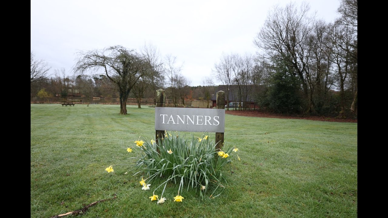 Walking around Tanners lake at Stafford Moor