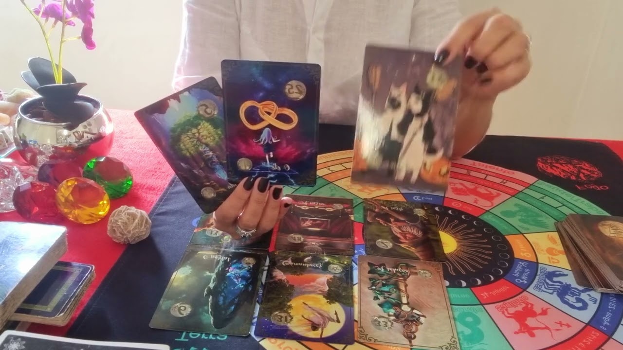 🔮✨️Como ele(a) me enxerga   e o que quer com você?? -🥰 Tarot Responde