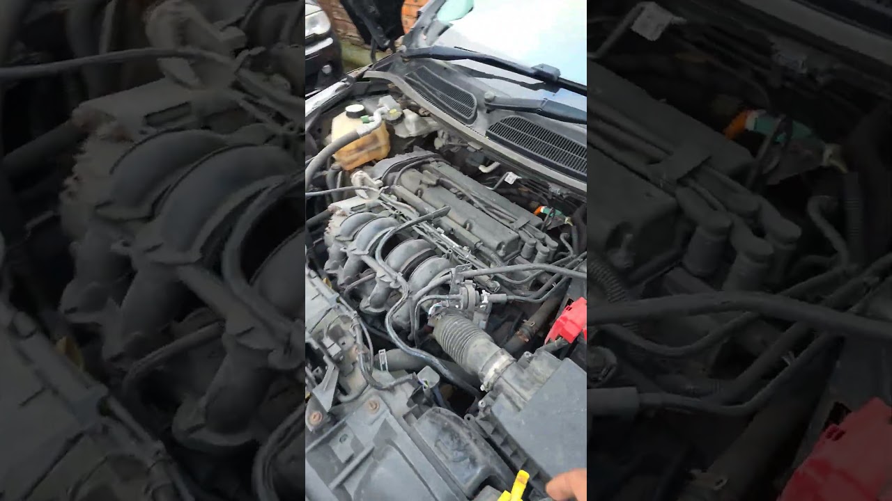 Расположение свечей зажигания Ford Fiesta 1.2 бензин