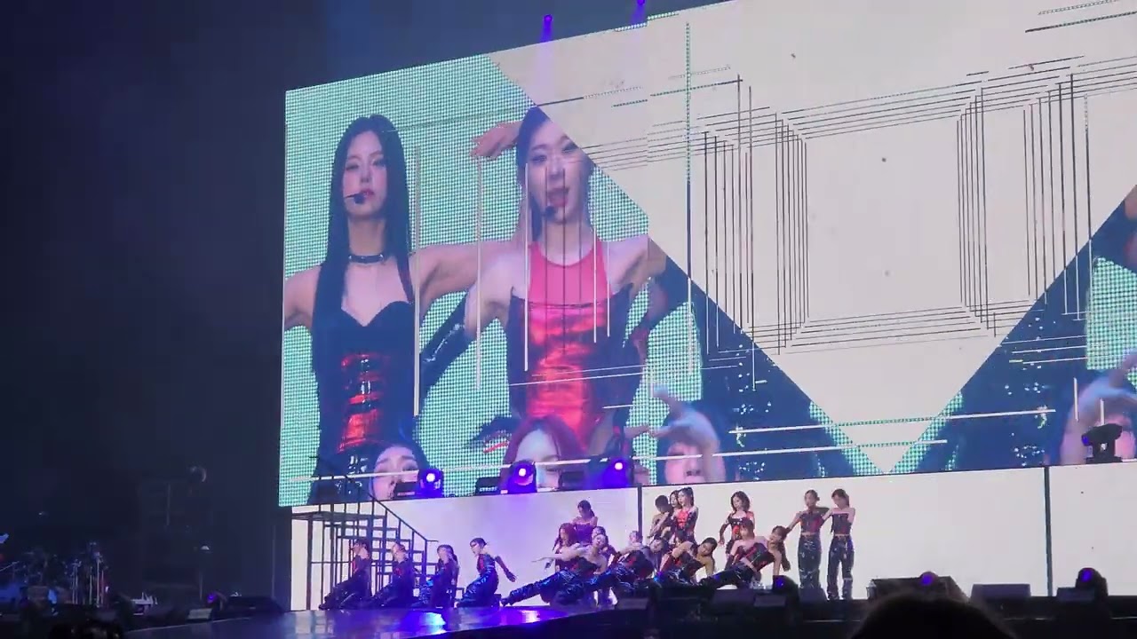 ITZY The Second World Tour Born To Be 