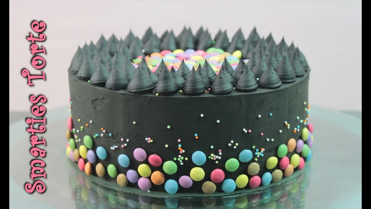 SMARTIES TORTE BACKEN | schwarze Torte ohne Fondant [Geburtstagstorte selber machen]