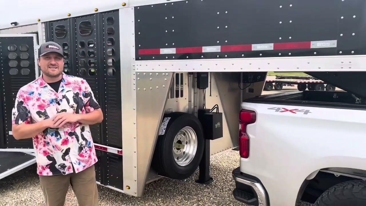26’ Wilson Foreman Show Style Livestock Trailer