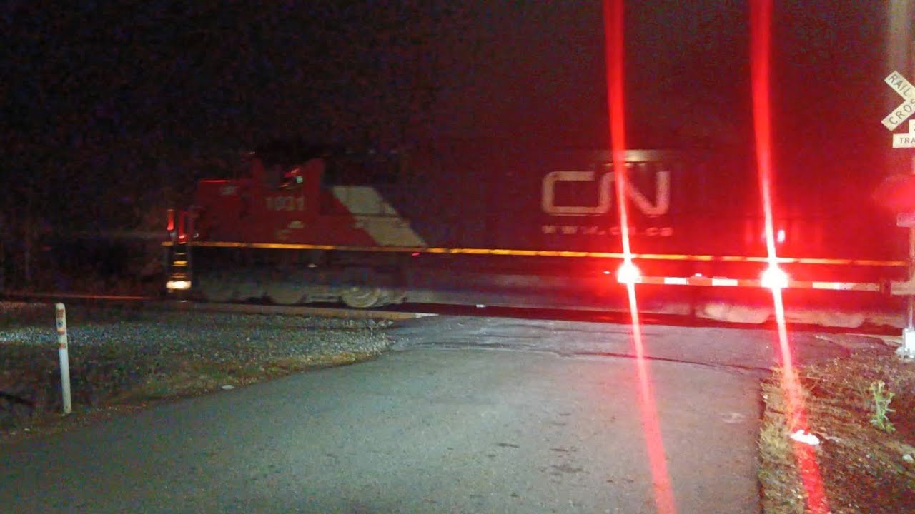 CN 1031 & UP 9643 lead 2x0 UP EB slow and long manifest Sorry it's laggy in some parts of the video.