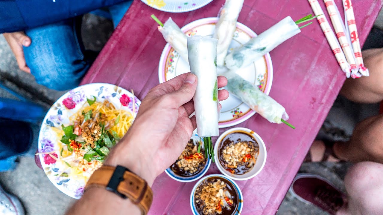 FINDING THE BEST STREET FOOD IN VIETNAM