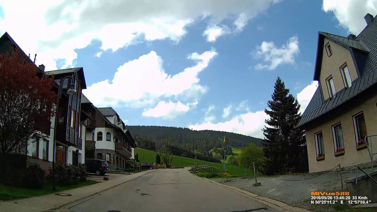 D: Kurort Oberwiesenthal. Erzgebirgskreis. Fahrt durch die Stadt. Mai 2016