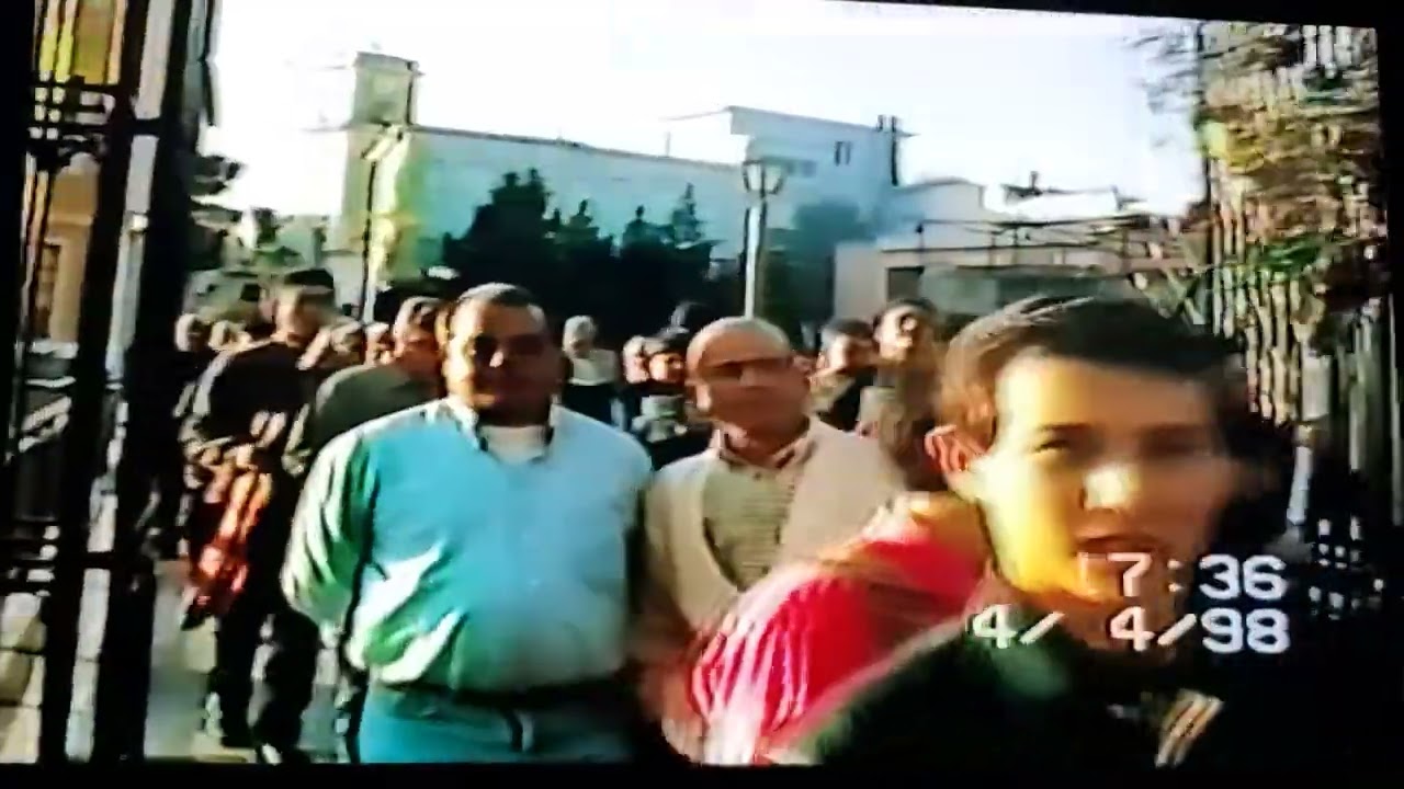 Pontecorvo 1998 sfilata delle palme verso cattedrale con canti e fisarmoniche per la benedizione 