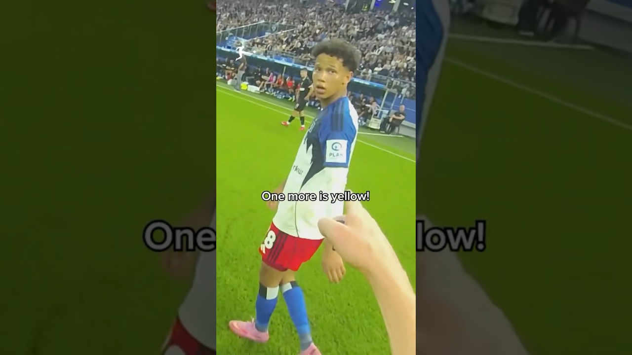 POV: You&lsquo;re The Ref at the Hamburg Derby 👀