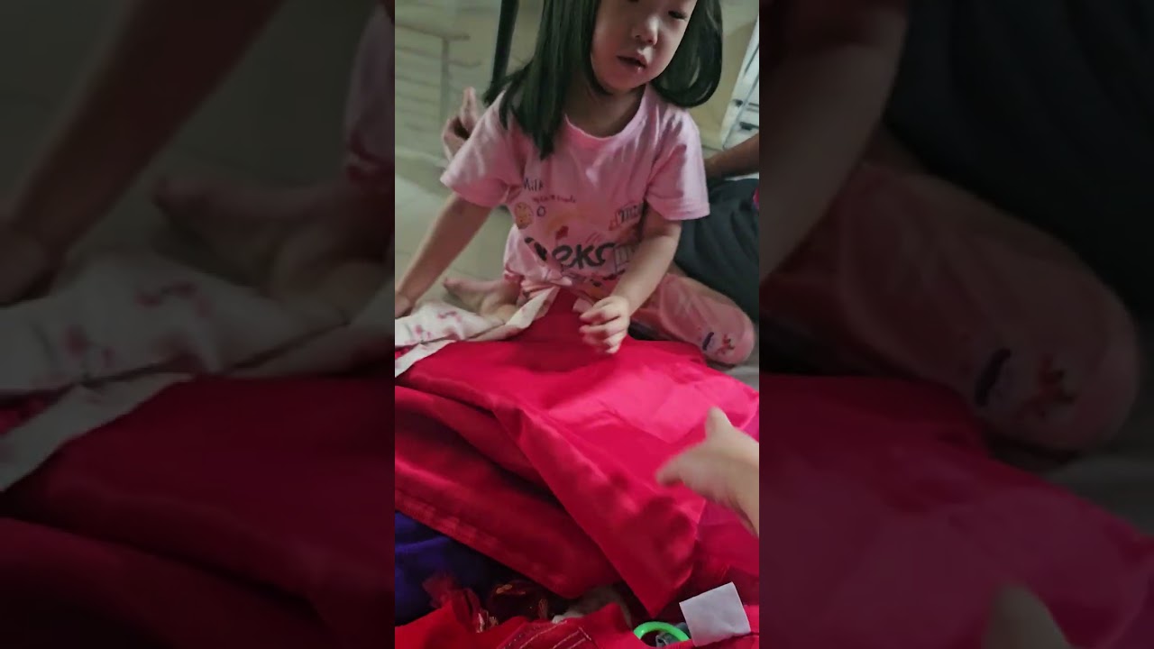 Cloth seller playing time