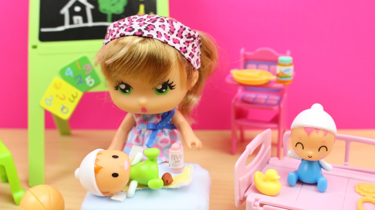 Los bebés van a La Guardería de Las Barriguitas | El Bebé come papilla y está malito