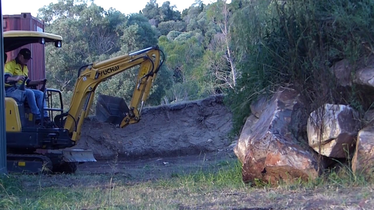 Yuchai YC18SR excavator review | Earthmovers & Excavators