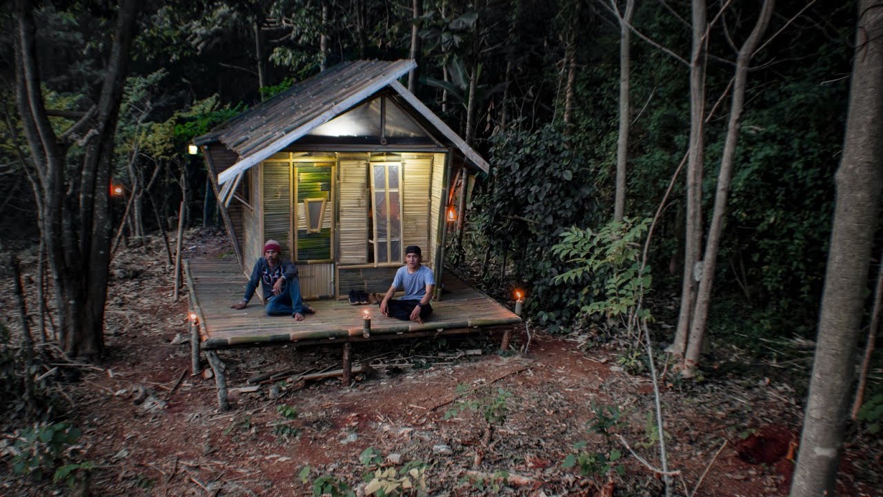 Membuat Rumah Bambu Di Tengah Hutan Untuk Camping Yang Nyaman dan Aman Dari Binatang Buas