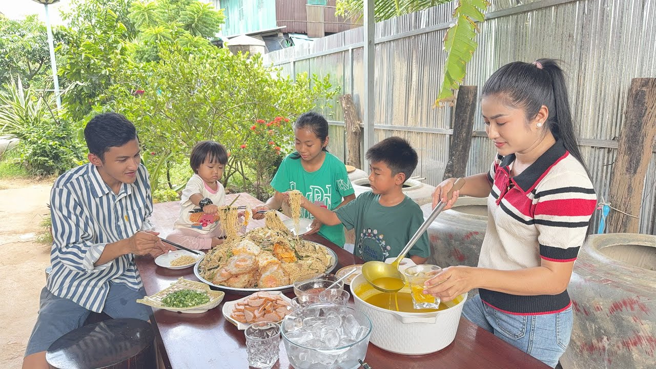 Mother and children cooking |Yummy beef stir-fry noodle & Pumpkin juice | Chef Seyhak