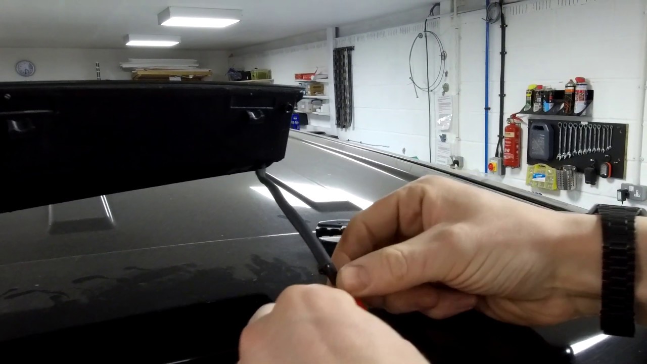 Range Rover L322 tailgate brake light upgrade options + fitting