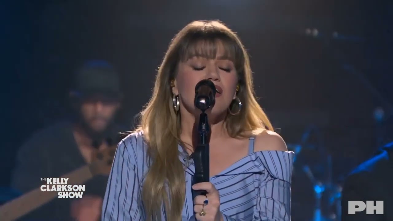 Kelly Clarkson - The Bones (Cover Maren Morris) (Live on The Kelly Clarkson Show)
