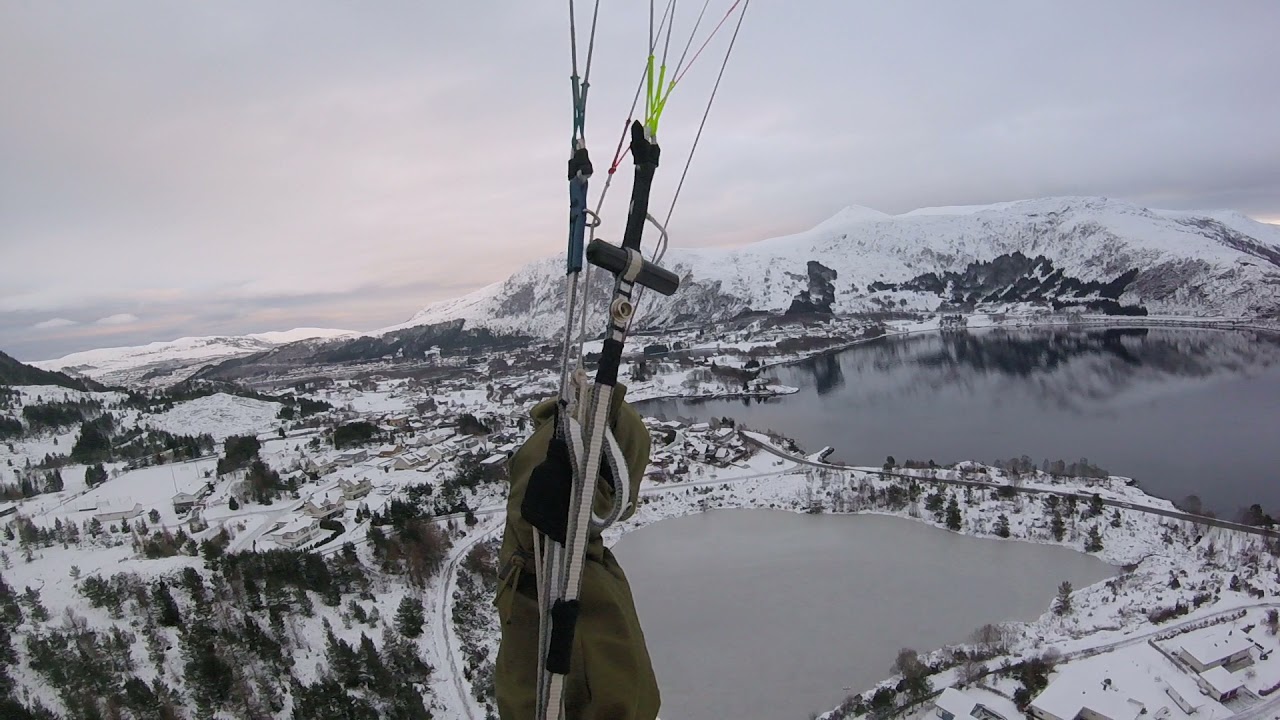 Mickey Paragliding X-mas flight. Whiteout landing