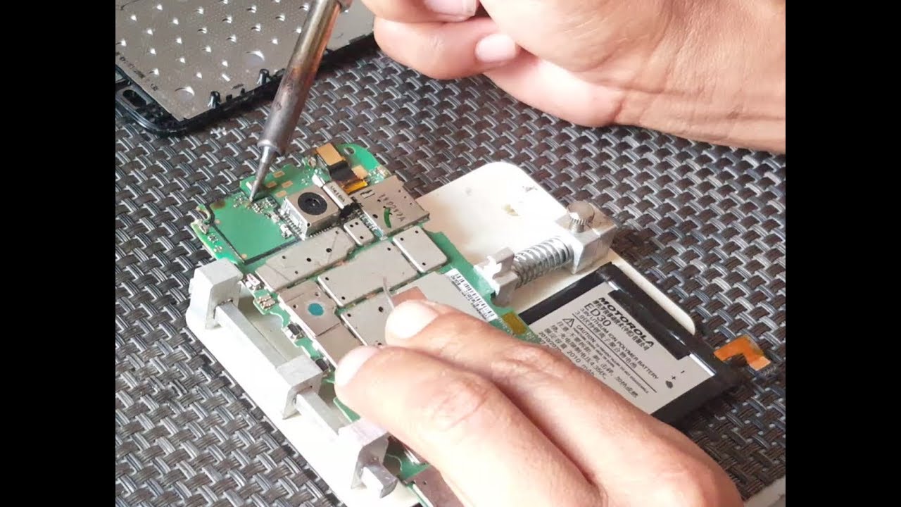 Moto G1 não liga nem carrega só acende LED branco curto simples, sem cortes Raposo da maracutaia