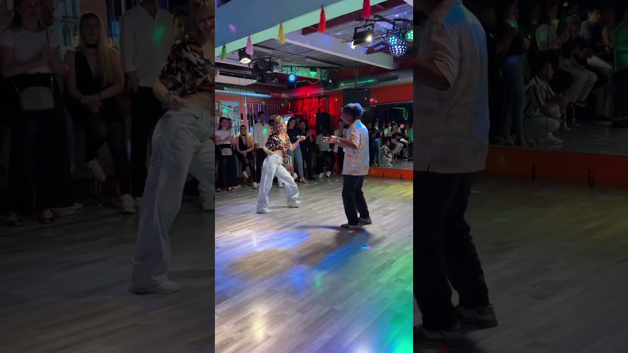 Surprised EVERYONE dancing bachata 😱🇩🇴 #annayalfonso