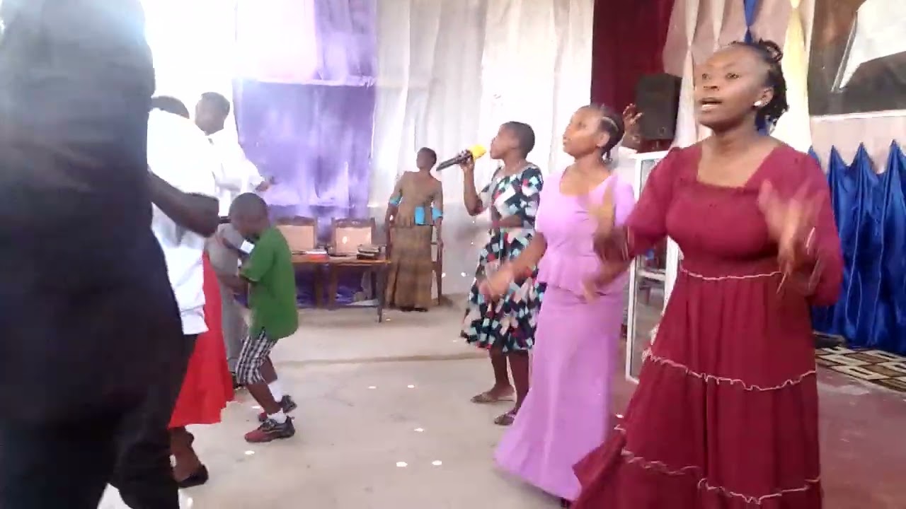 Sifa inayogusa moyo wako,vijana peace evangelical 