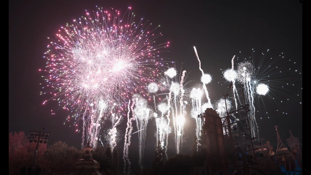 2021-2022 Disneyland New Years Eve Fireworks - Its A Small World