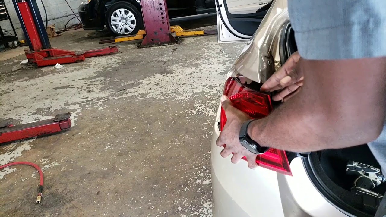 Bmw 3series  tail lamp replacement