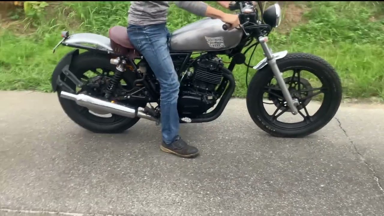 FT400カフェレーサー風　エンジン始動