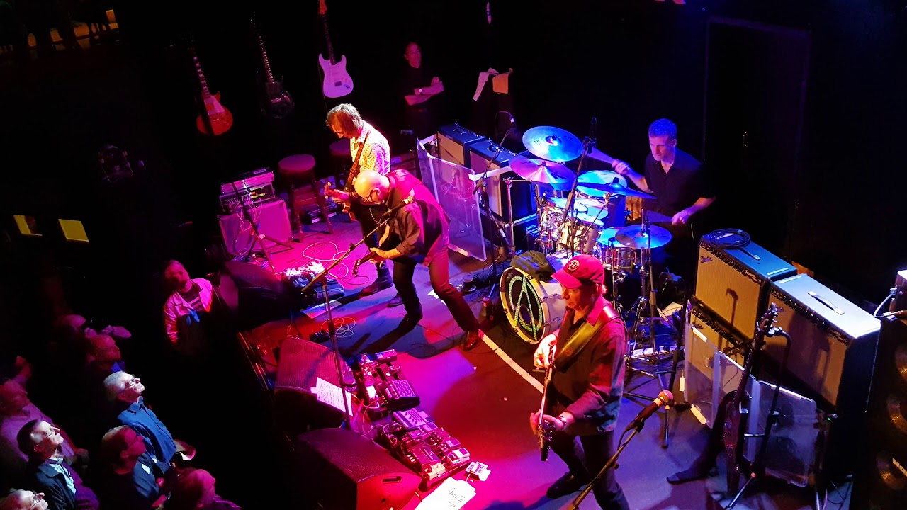 Wishbone Ash Standing in the Rain live