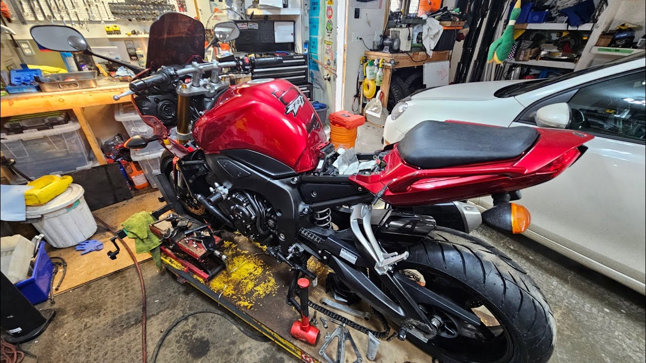 2nd Gen Yamaha FZ1.  Part two redo.  Rotor and bearing how to.   Plus a refurbished radiator.