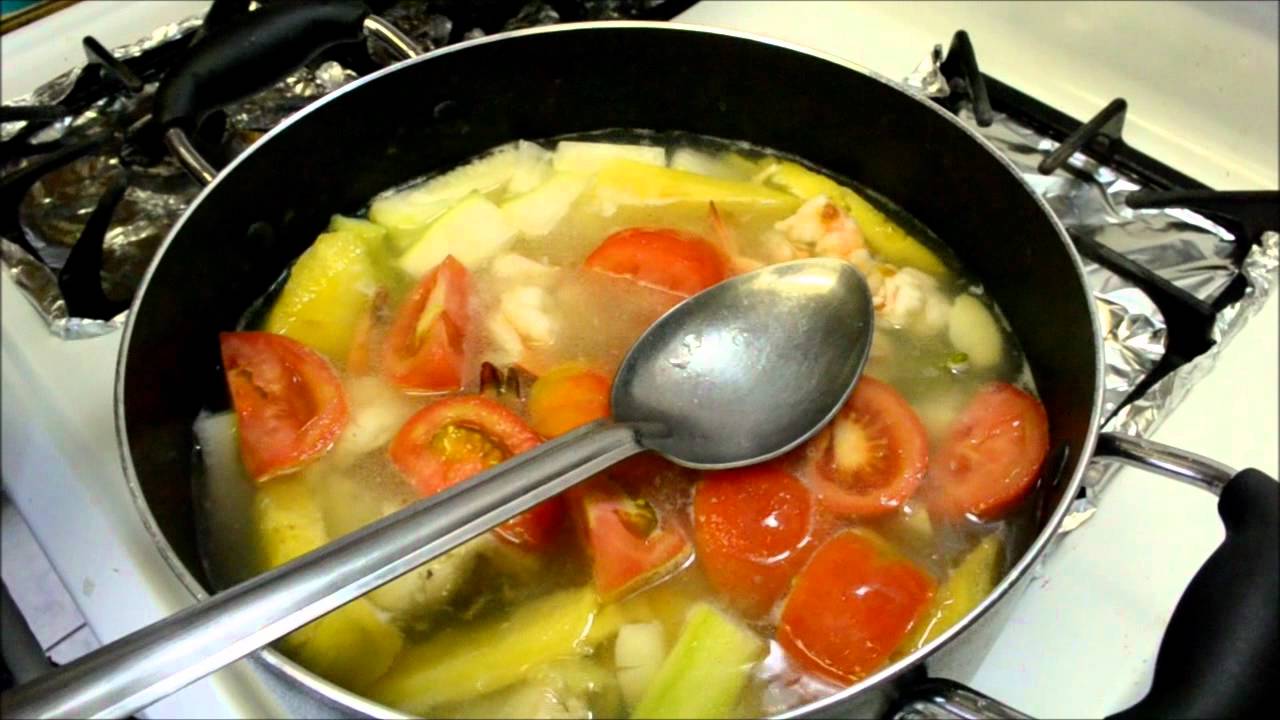 How to make Somlor Machu Youn (Cambodian sweet & sour soup with catfish and shrimp)