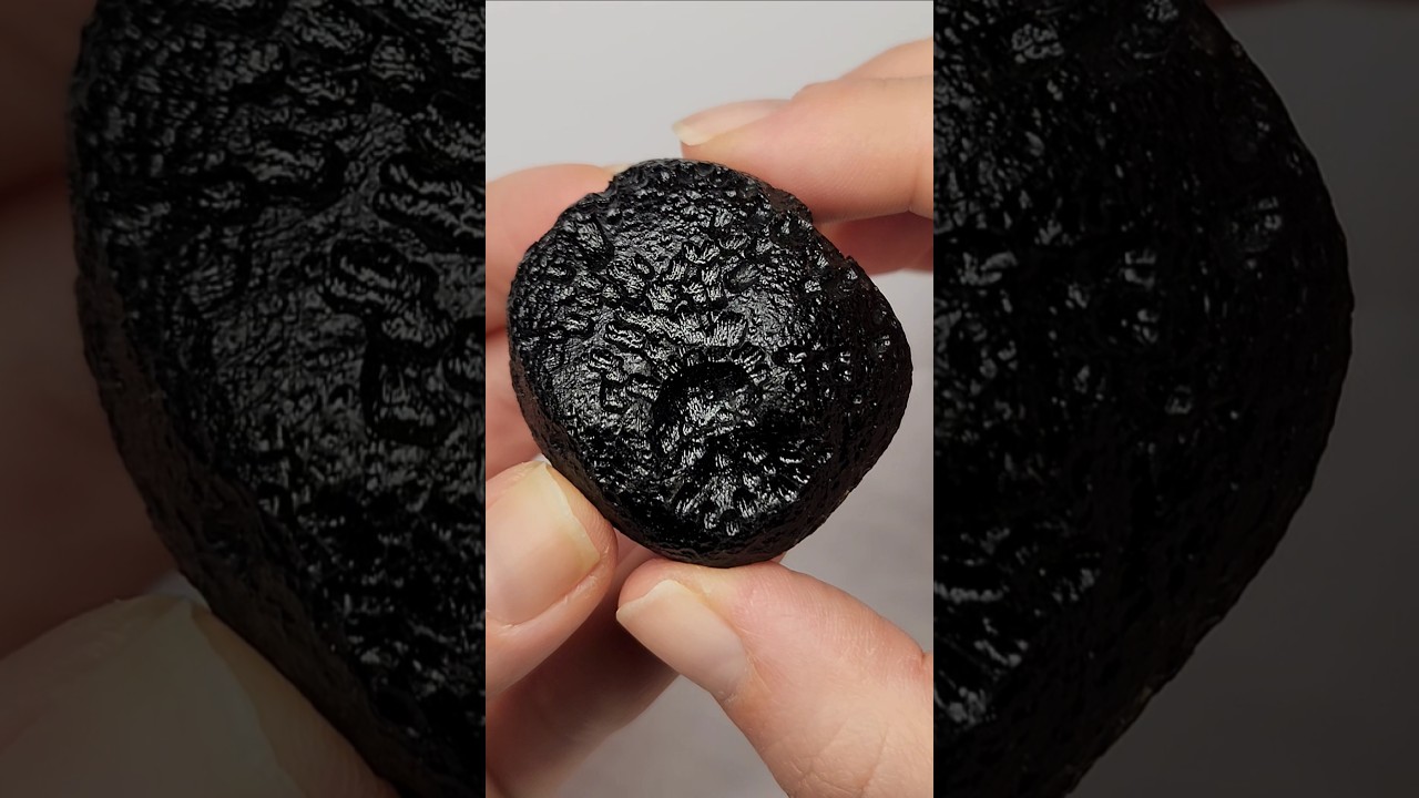 'Anda' style texture on tektites from Thailand #tektite  #spaceglass #textures
