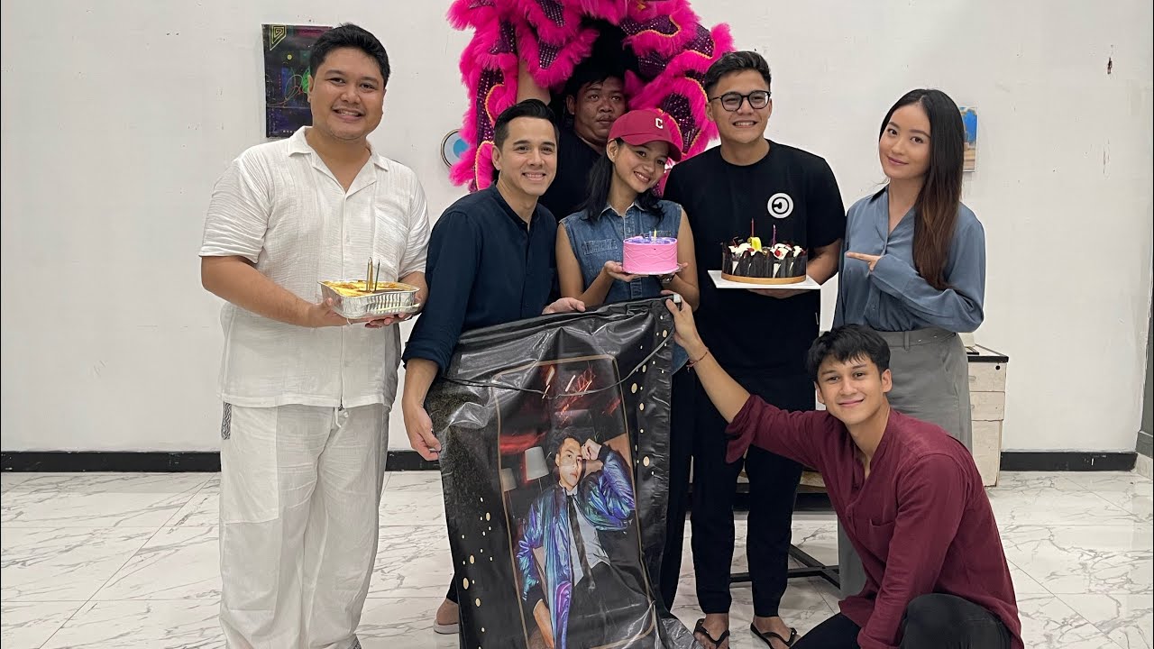 SURPRISIN CAKRA ULTAH PAKAI BARONG SAI