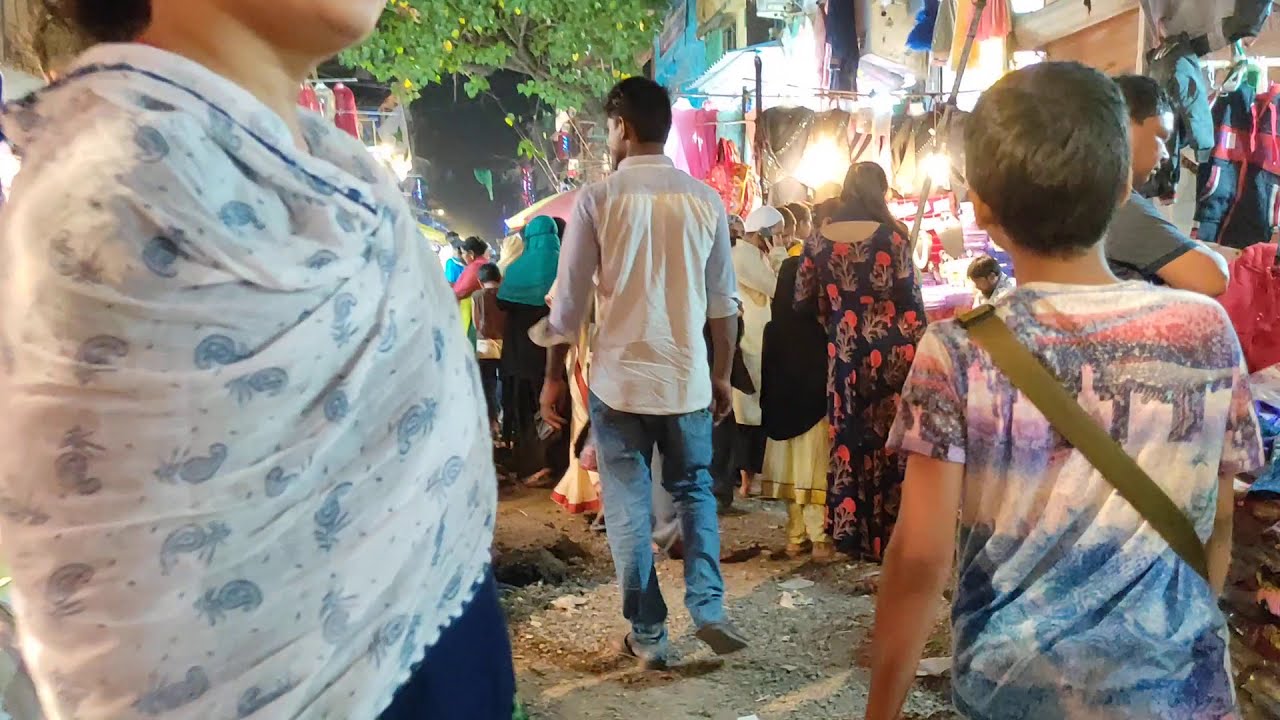 Massive crowd in shivaji nagar marketing (Govandi) - in Mumbai
