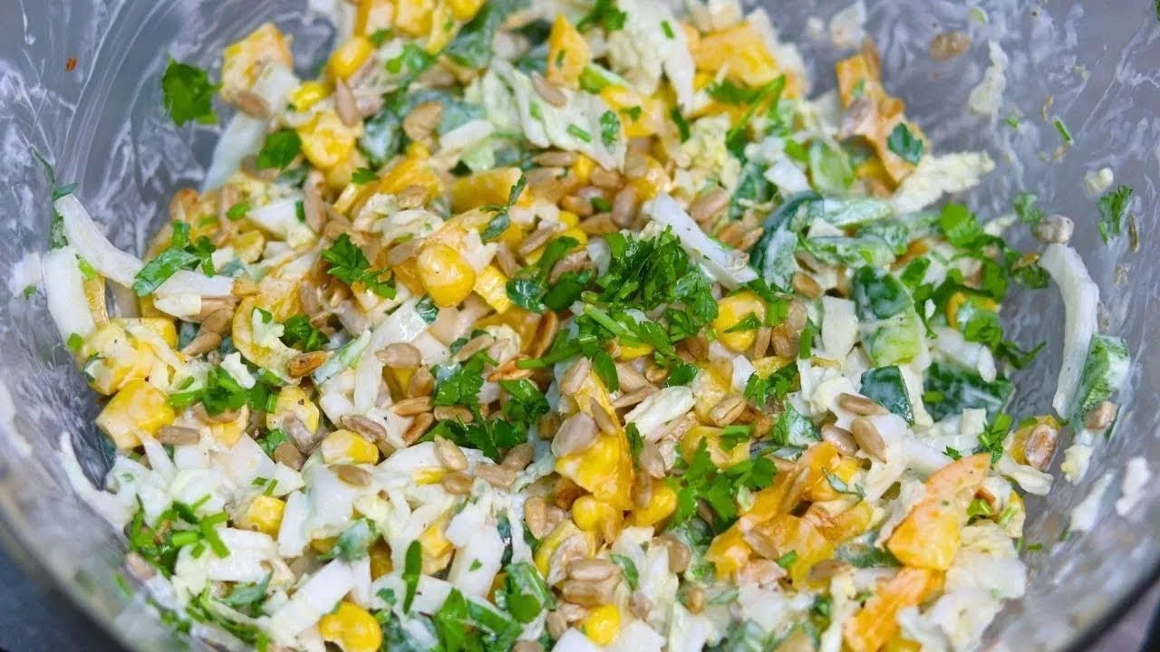 Chinakohl Salat Rezept mit Paprika & Joghurt ist super einfach und lecker als Beilage bzw Abendessen