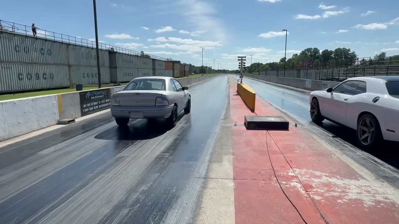 99 Neon beats SRT Challenger in the 1/4 mile