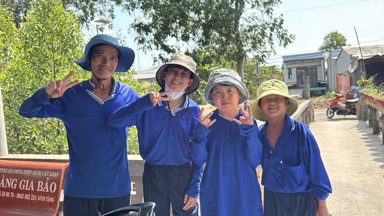 Theo Chân Huy Tí Hon Cùng 4 Anh Em Vô Vuông Anh Nam Bắt Cá Cực Vui