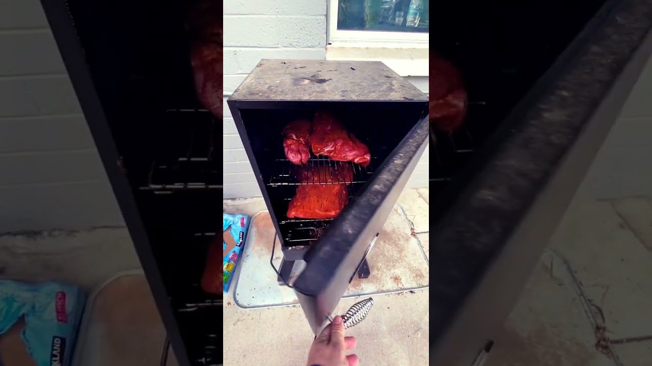 Setting up the cheap Masterbuilt Electric Smoker for a boneless pork butt - so easy