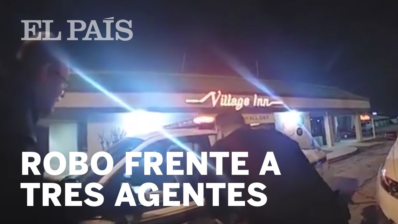 Una mujer esposada roba un coche patrulla delante de los agentes