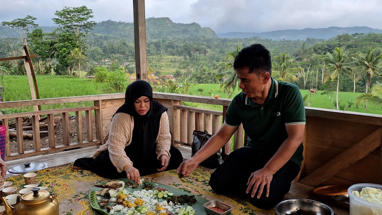 Hidup Di Desa Ayah Kejora Sekeluarga Menikmati Keindahan Saung Sawah