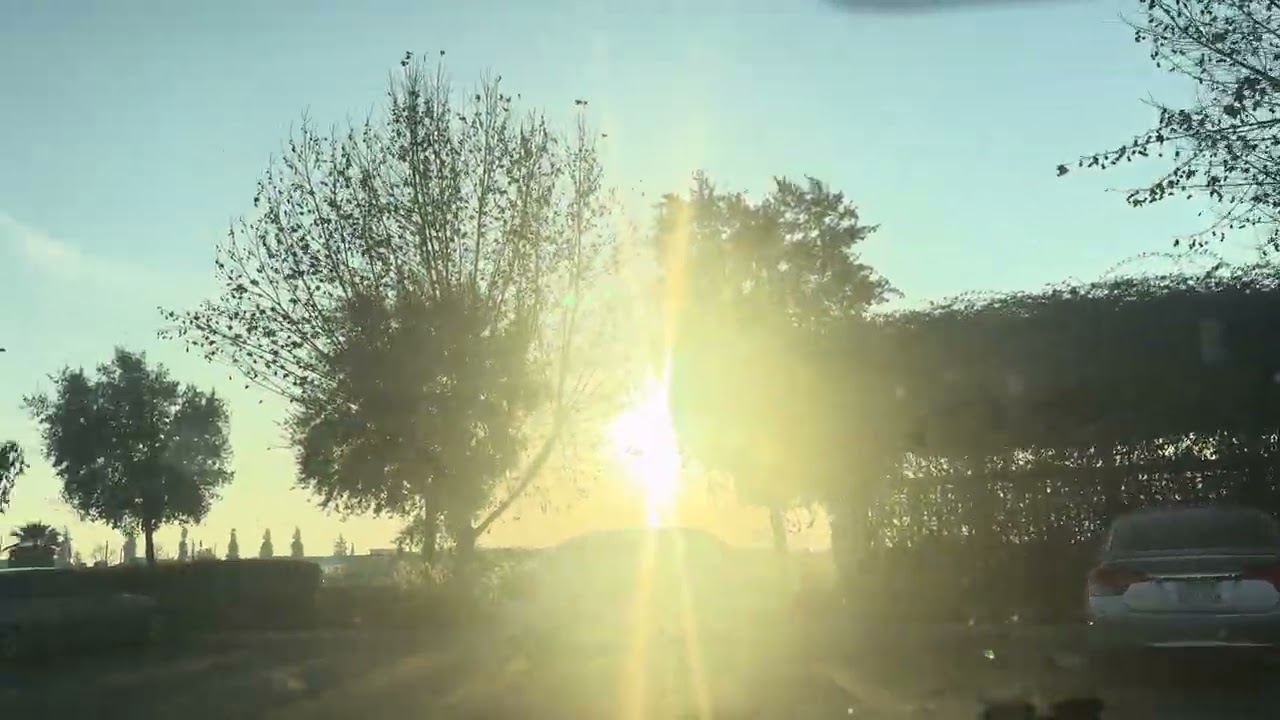 3 minute drive around of plaza similar daytime Friday 