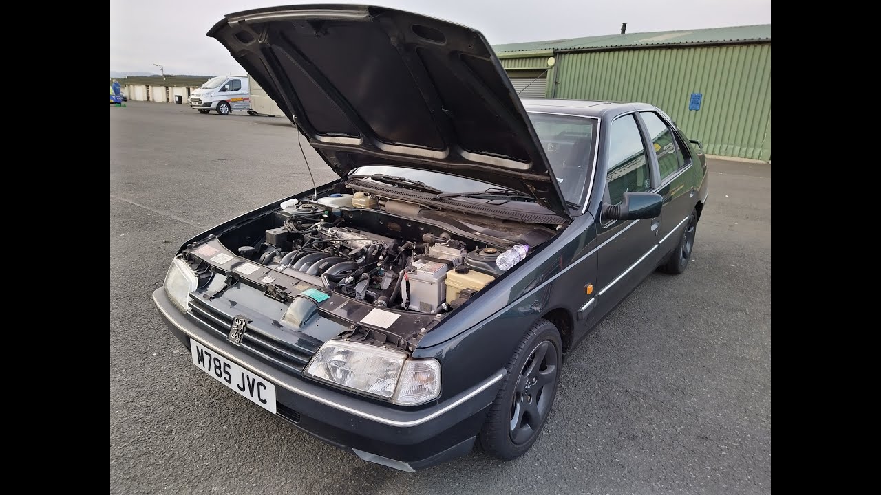 Peugeot 405 at Knockhill Trackday