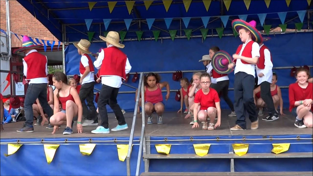 Annuncia-Instituut Ranst.  4A en 4B - Dos Cervazas...Schoolfeest 2015