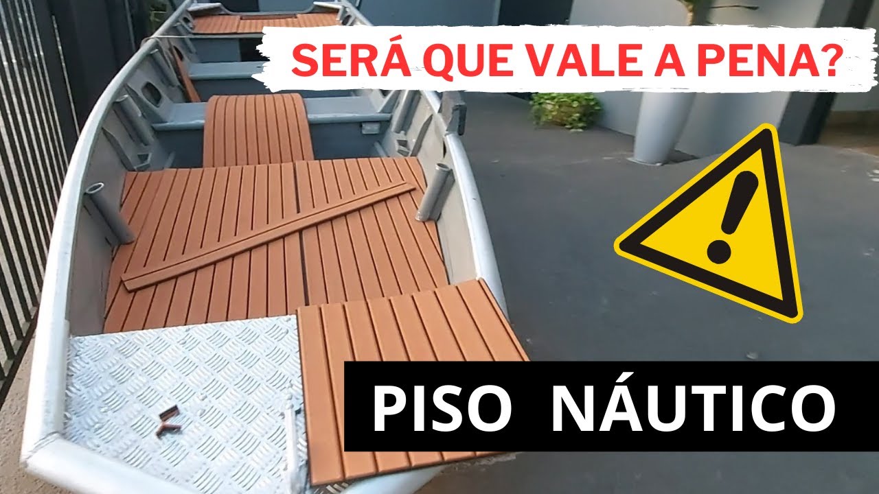 Colocando piso náutico no barco de pesca