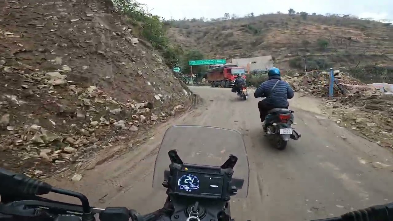 Ye traffic aur is road ka haal to dekho... fourlane work on progress...