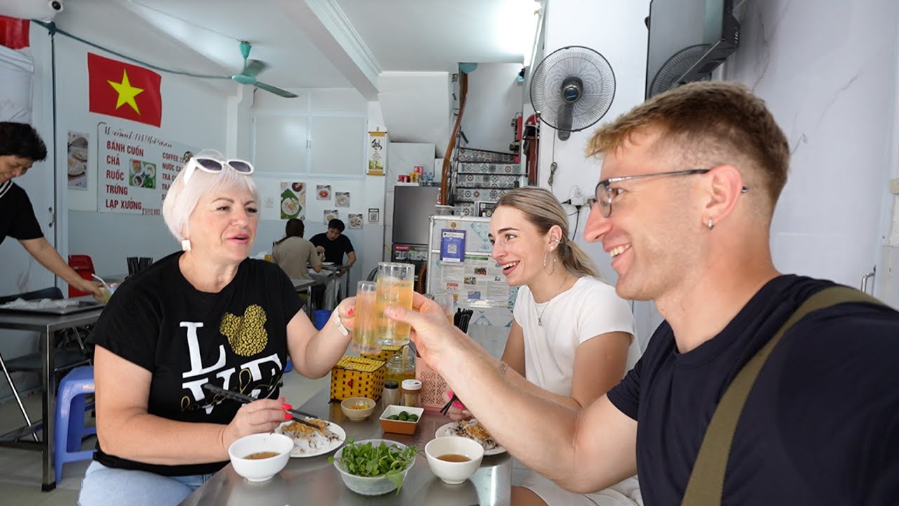 EM GÁI VÀ MẸ ĐẾN VIỆT NAM