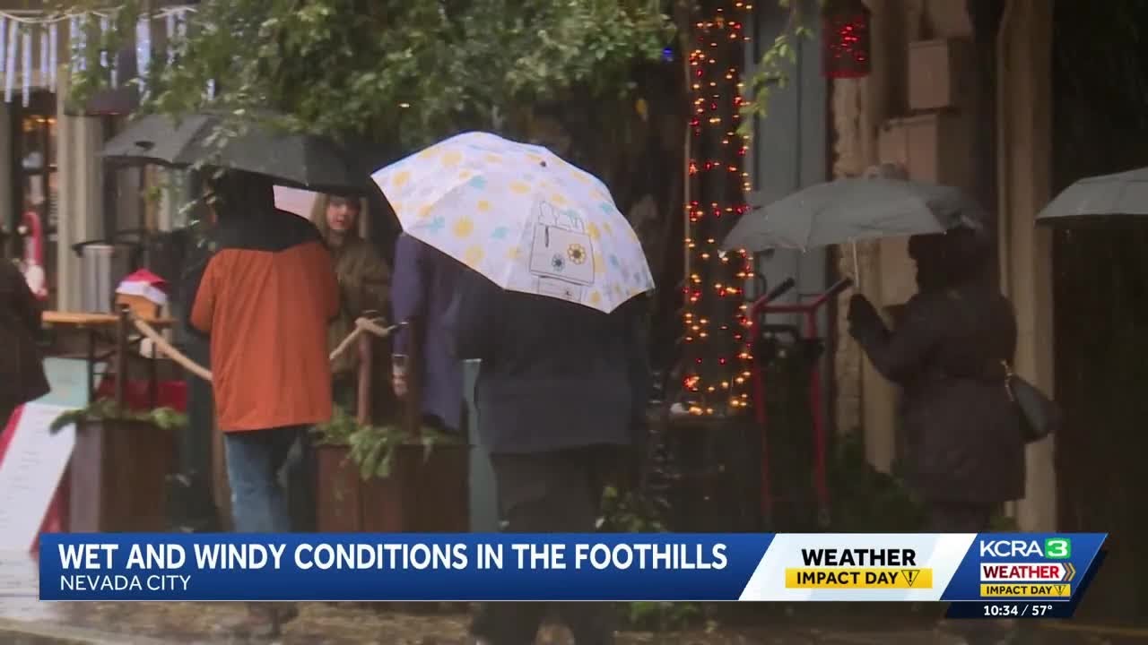 Victorian Christmas celebrated in Nevada City despite heavy rain, strong winds