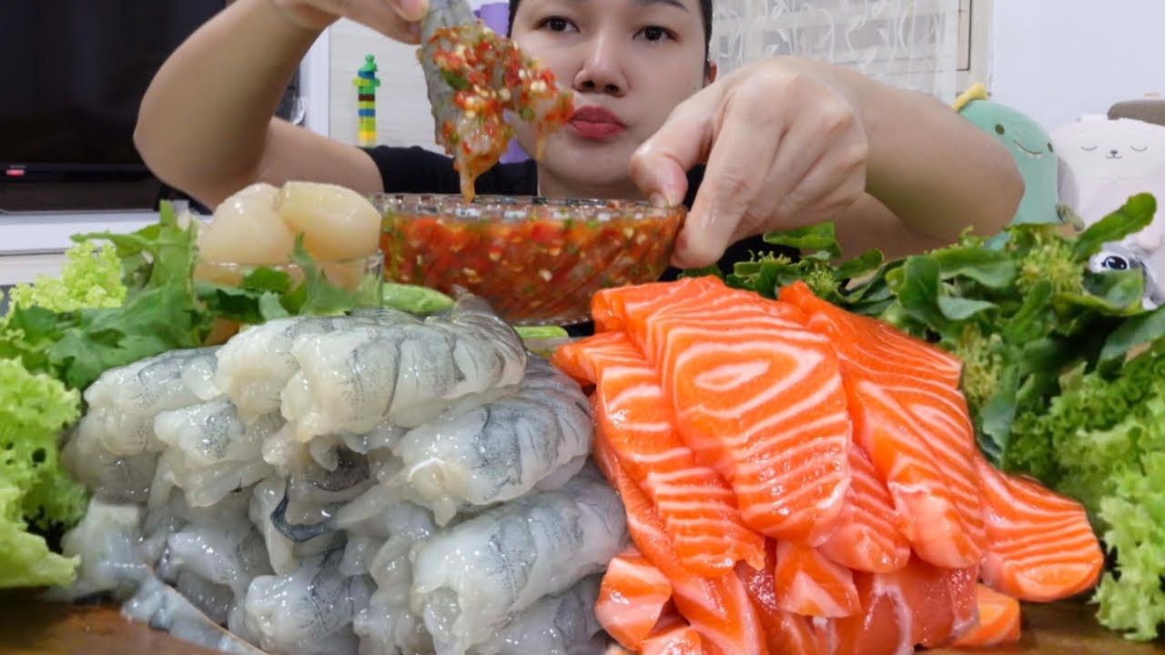 กุ้งแช่น้ำปลาหอมเจียวซดน้ำจิ้มแซ่บแซลมอนนุ่มละมุนเด้งสู้ลิ้นมากจ้า