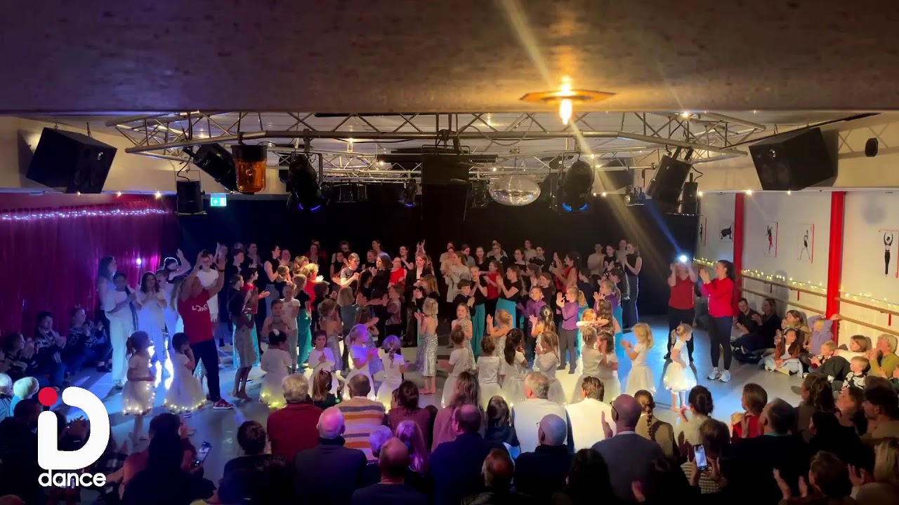 Kerstshow zaterdag 16 december 12.30 uur