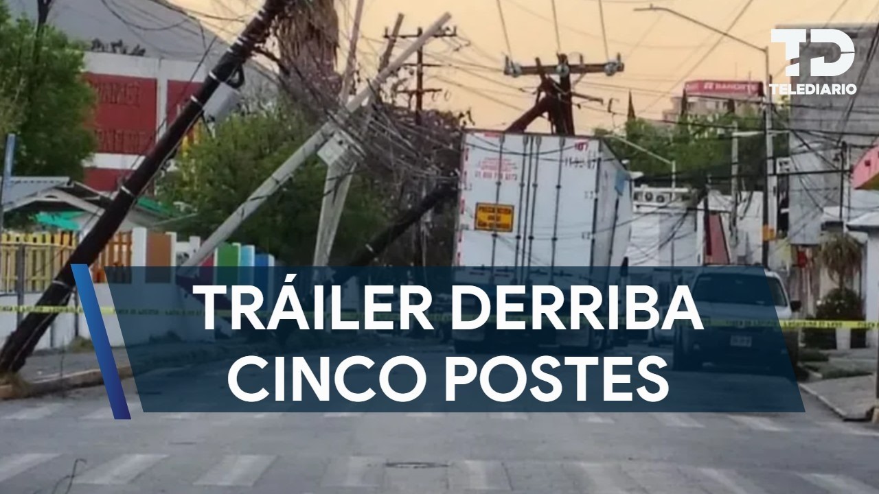 Tráiler derriba cinco postes y deja sin luz a colonia en Monterrey; suspenden clases en escuelas