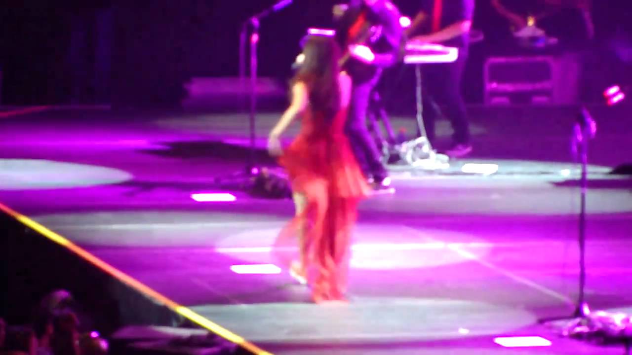 Selena Gomez & The Scene - Rock God (Live in Chile)