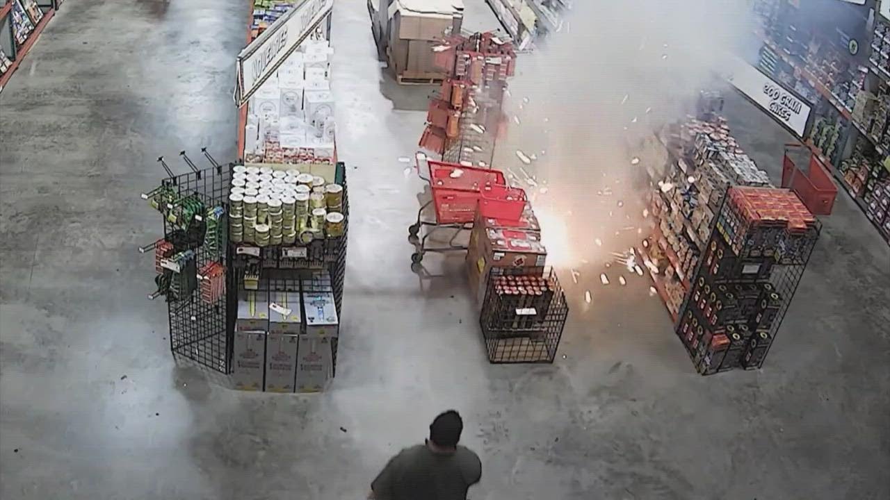 Group sets off fireworks inside Texas store and then steals fireworks