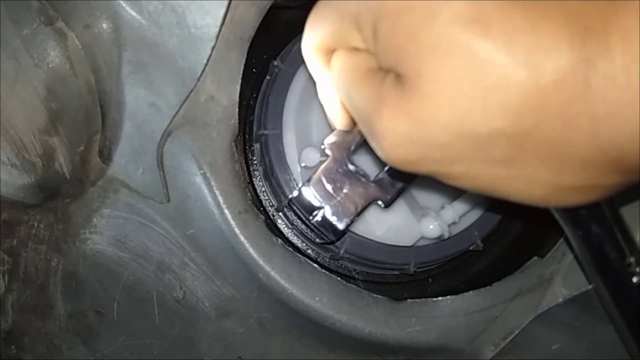 COMO CAMBIAR LA BOMBA DE GASOLINA A UN RENAULT MEGANE 2